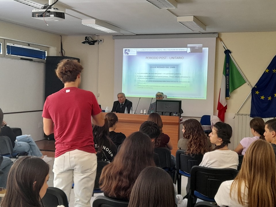 La Soprintendenza ABAP per le province di Caserta e Benevento torna tra i banchi di scuola e indice la quattordicesima edizione del Concorso di Idee 'L'Ecomuseo. Il futuro della memoria'